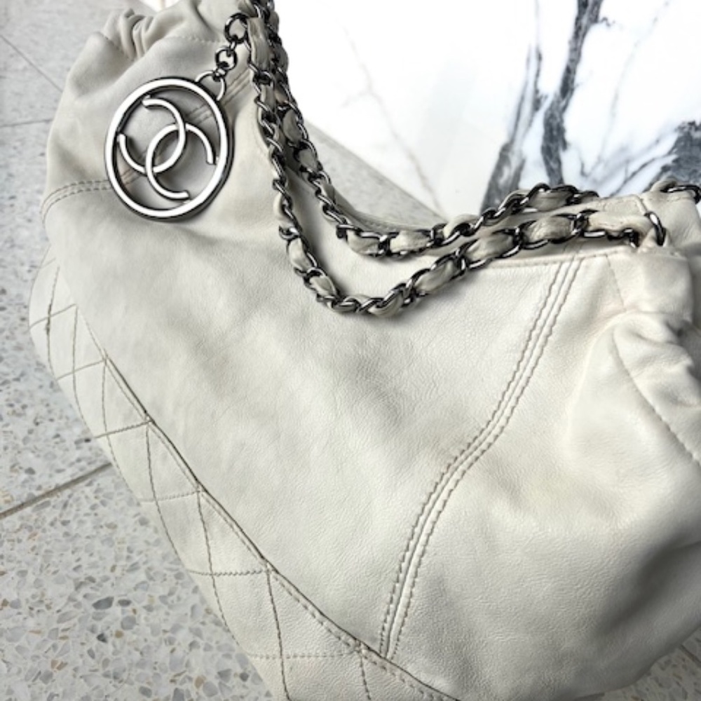 Chanel Coco Cabas White Leather Handbag - Picture 4 of 16